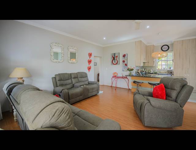 3 BEDROOM TOWNHOUSE FOR SALE IN SHELLY BEACH